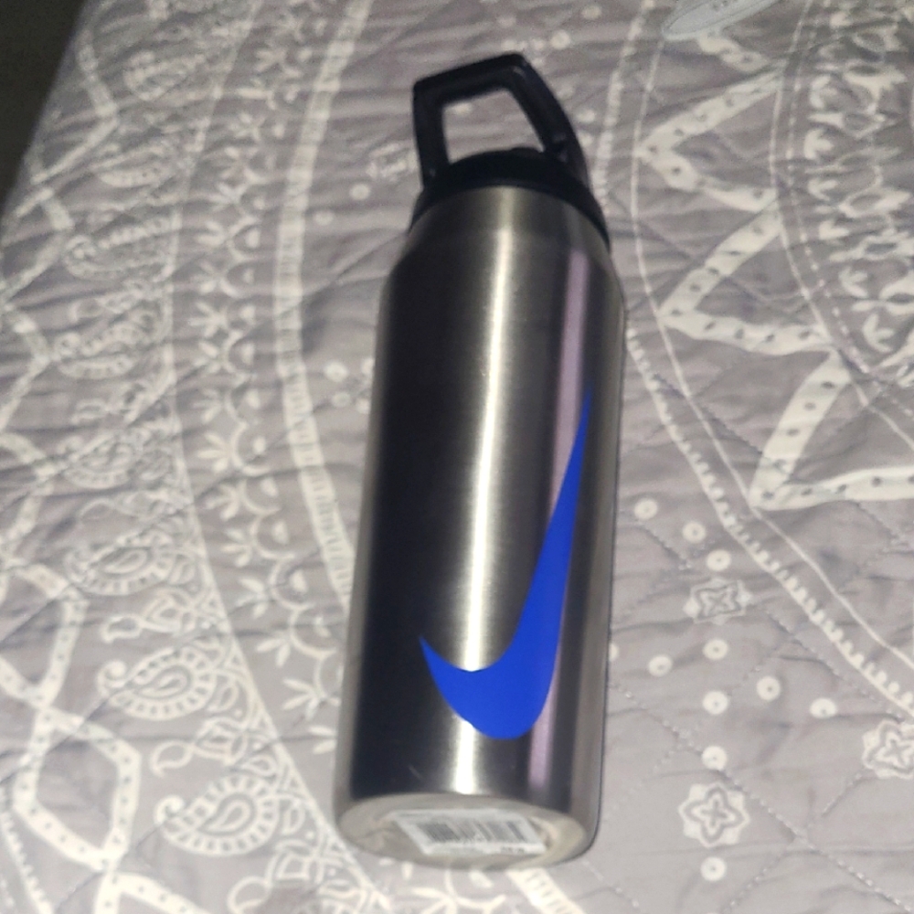 Nike 32 OZ Thermos
